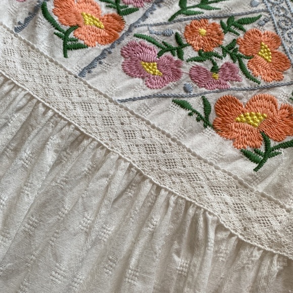 Embroidered Women’s Cotton Top -Large - Picture 5 of 11